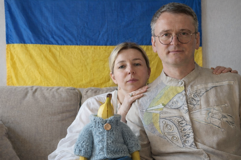 Владелица секс-шопа Светлана Павелецкая и Дмитрий Кулеба в представлении ИИ