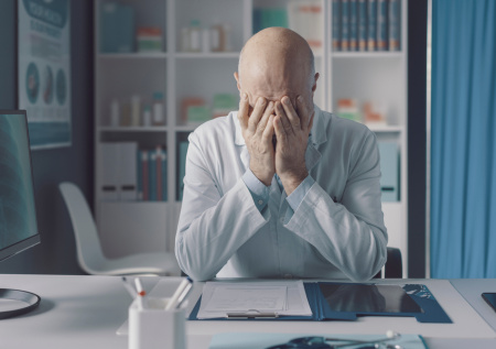 Врач поверил в любовь из Сети и взял кредит на 1,2 млн рублей