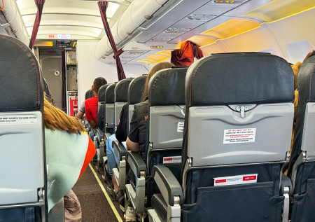 Охранник сбежал из России после смертельной перепалки с посетителем ТЦ