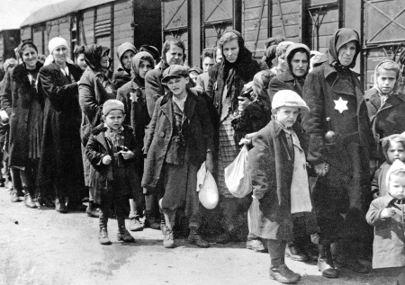 Польский президент грубо исказил историю на церемонии в Освенциме