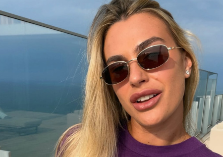 Первая ракетка мира надела платье, посвященное критикующей Россию певице