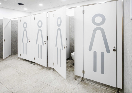 Блокпост появился около школьного туалета в российском городе