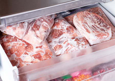 Россиянам дали советы, как определить испорченный продукт в морозилке