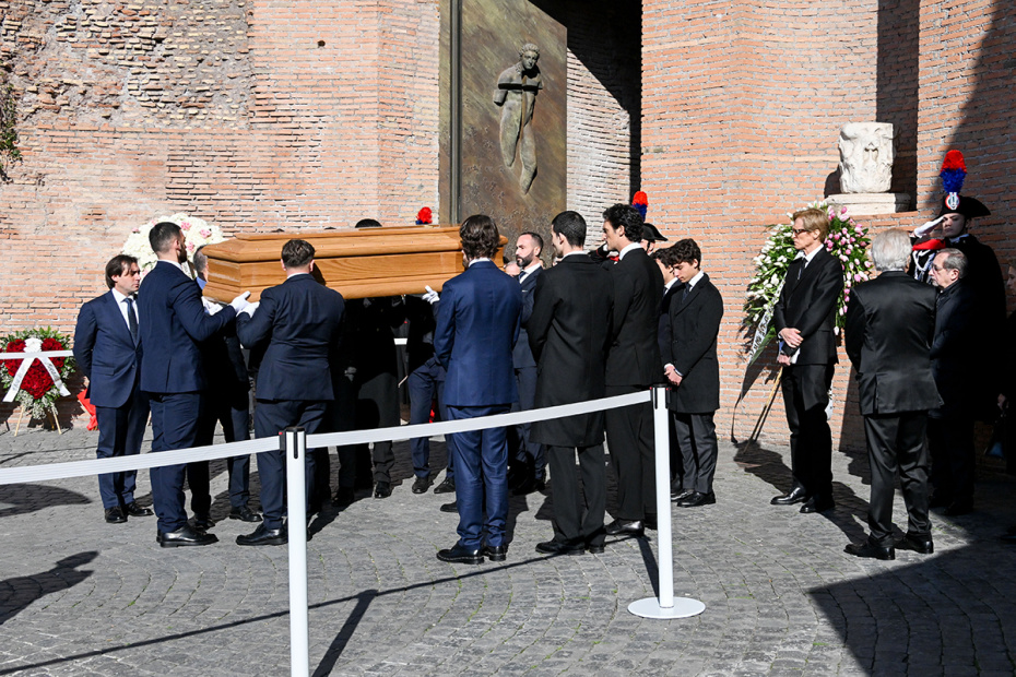 Гроб с телом Валентино Гаравани