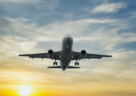 Подавший сигнал бедствия самолет Azur Air готовится к экстренной посадке