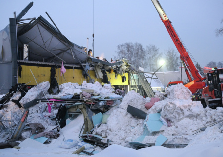 Эксперт привел возможные причины обрушения ТЦ в Новосибирске
