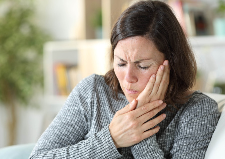 Стоматолог предупредила об опасной ошибке при болезни зубов