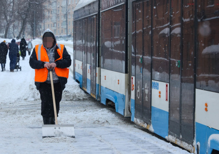 Трамвай сошел с рельсов в одном из районов Москвы