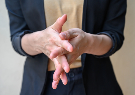 А я пойму все по глазам: вычисляем лжеца по взгляду, мимике и жестам