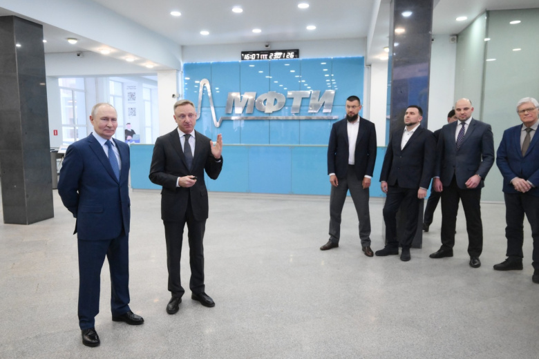 В ходе посещения Московского физико-технического института. Пояснения даёт ректор МФТИ