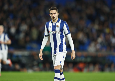 Испанский клуб выгоняет российского футболиста Захаряна