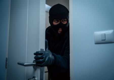 Вор с амнезией проник в дом ради трапезы и забыл там документы