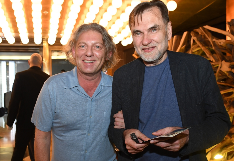 Александр Олейников (слева) и кинорежиссер, сценарист и продюсер Сергей Сельянов на премьере фильма режиссера и сценариста Кристофера Нолана «Довод», 2020 год