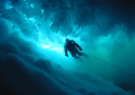 Пропавшего на юге Сахалина водолаза нашли спустя 20 часов