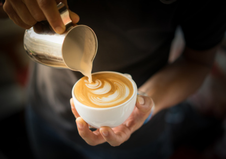 Врач объяснил, сколько чашек капучино в день можно беременным