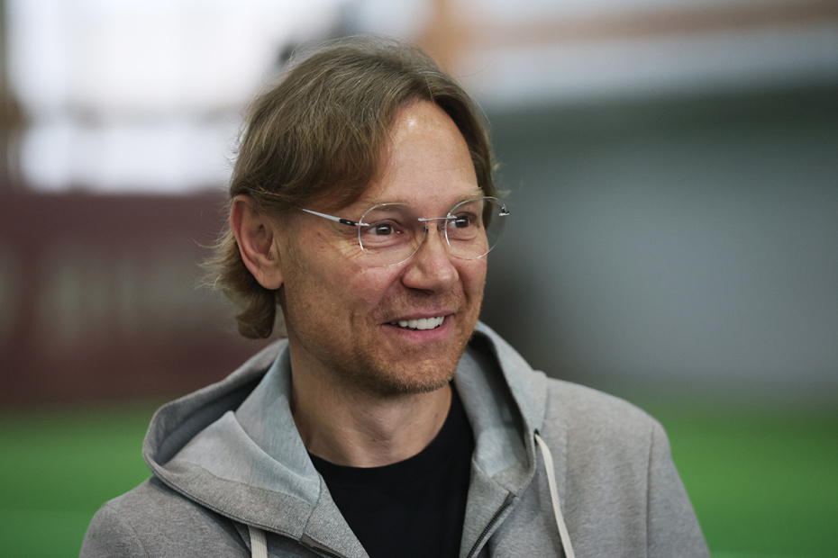 Валерий Карпин