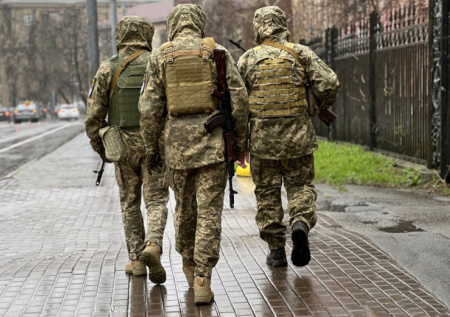 Сотрудников украинских военкоматов увидели на рейде с шевронами СС