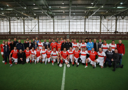 Хет-трик Глушакова, дубль Каряки: как прошел матч легенд памяти Симоняна