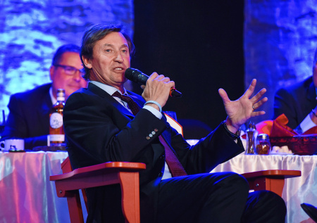 «Вечные» рекорды, дружба с Овечкиным, пятеро детей: как живет Уэйн Гретцки