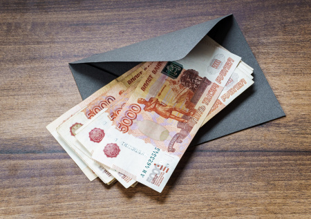 Эксперт по трудовому праву рассказал, каких выплат лишает «серая» зарплата