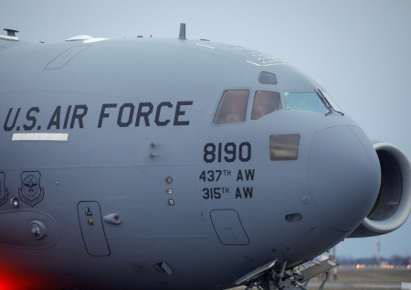 ВВС США начали масштабную переброску военных грузов на Ближний Восток