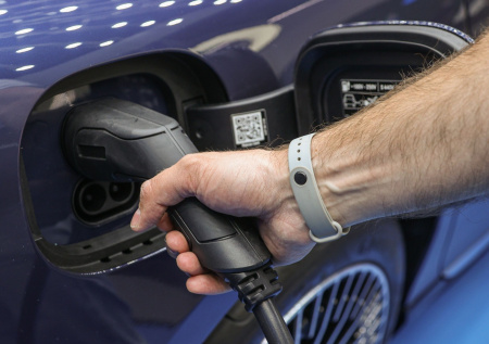 Автоэксперт оценил идею ввести зеленые номера для электромобилей