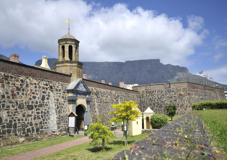 В ЮАР объяснили появление российского флага над исторической крепостью