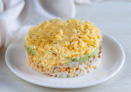 Легче пуха: салат «Воздушный» на скорую руку — 4 ингредиента и море вкуса!