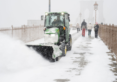 Более десятка человек погибли из-за аномальных холодов