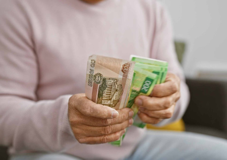 Пенсионерка получила 200 тыс. рублей компенсации за падение на гололедице