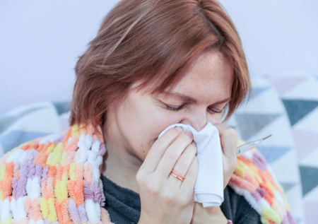 Доктор Мясников оценил риски распространения вируса Нипах в России