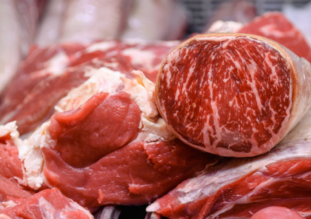 Диетолог назвала «канцерогенное» отличие белого мяса от красного