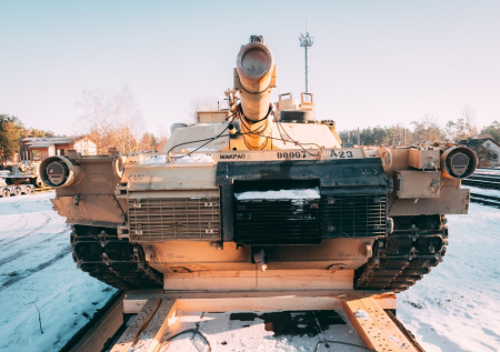 «Что-то здесь темное»: депутат о размещении 54 танков Abrams в Румынии