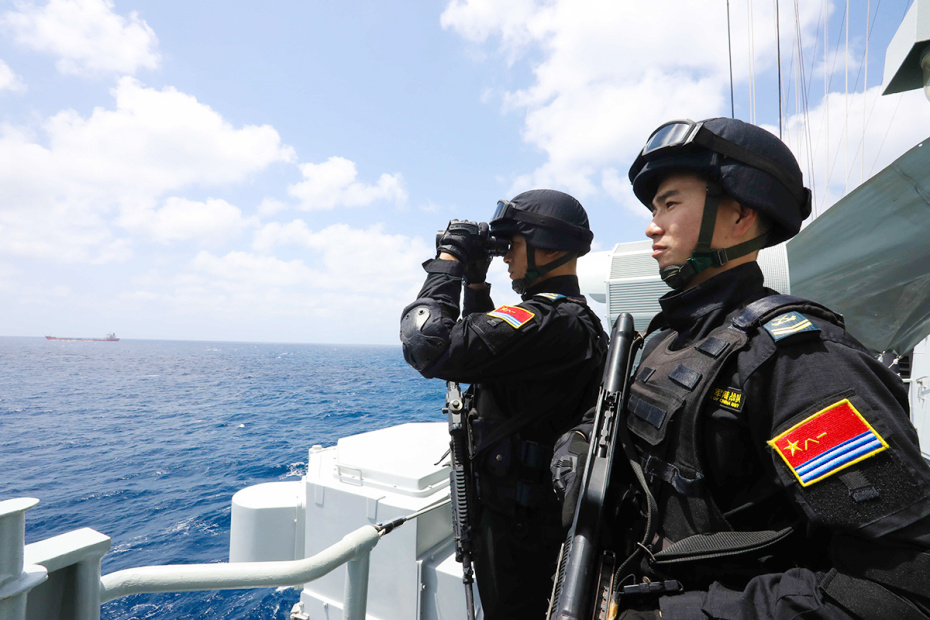 Солдаты флота ВМС Народно-освободительной армии Китая