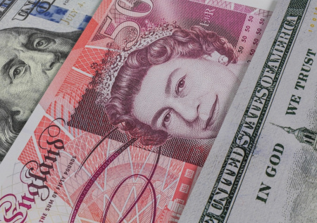 Моряк зарабатывает на продаже грязных носков по 12 млн рублей в месяц