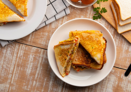 Сэндвичи‑омлеты: завтрак, который покорит всю семью с первого укуса