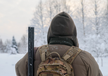 Двое друзей с собаками решили поохотиться в лесах Петербурга