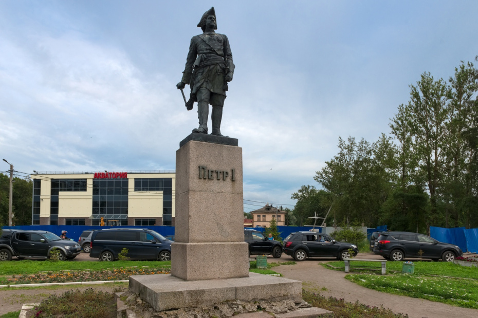 Памятник Петру I