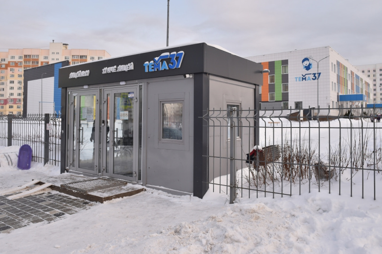 Вход в лицей № 37 в Нижнекамске