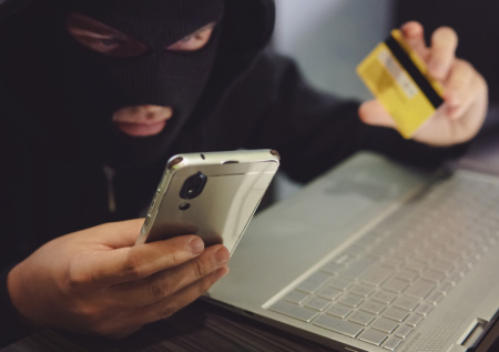 В России участились звонки мошенников по схеме с курьерами