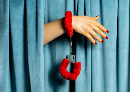 Вместо буллинга растление: женщина с 13 лет втягивала мальчика в БДСМ