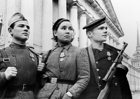 Дети блокады: школа на передовой, работа у станка и дежурство на крышах