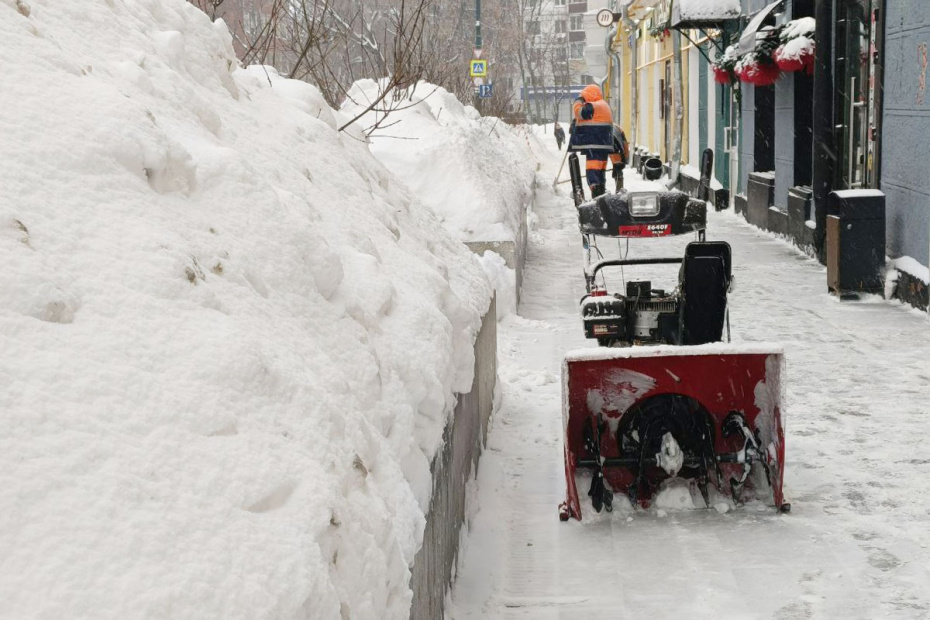 Последствия снегопада в Москве. По словам синоптиков, более трети месячной нормы осадков выпадет в Москве 27 января