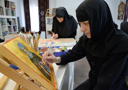 «Оторваться от повседневной суеты»: настоятель храма о написании икон