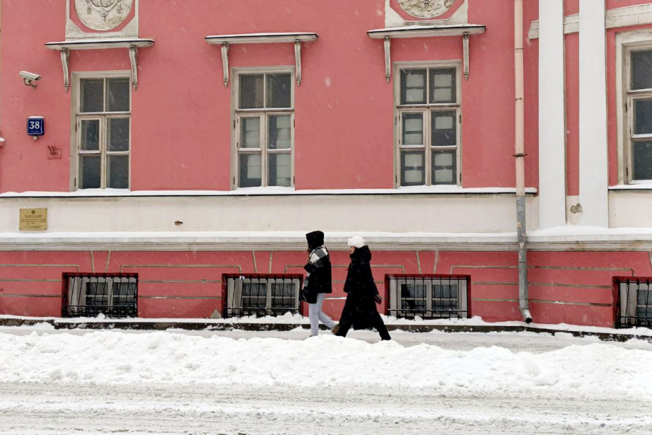 Последствия снегопада в Москве. По словам синоптиков, более трети месячной нормы осадков выпадет в Москве 27 января