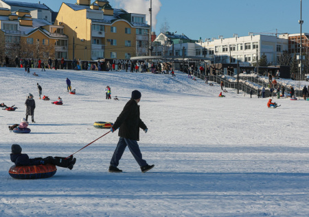 Травматолог предупредил о последствиях катания на тюбингах