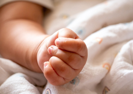 Врачи сделали ребенка инвалидом и выплатили более 330 млн рублей