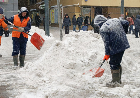 Погода заиграла белыми красками: фото утопающей в снегу Москвы