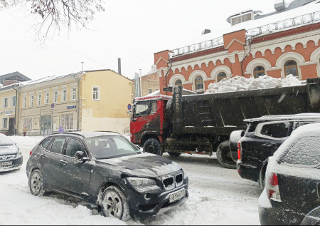 Погода заиграла белыми красками: фото утопающей в снегу Москвы