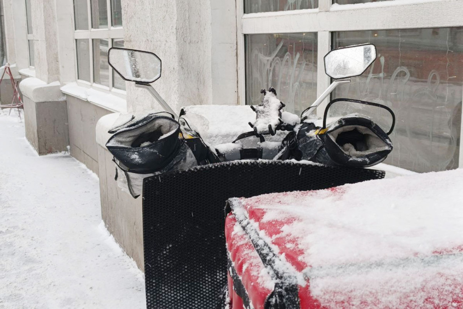 Последствия снегопада в Москве. По словам синоптиков, более трети месячной нормы осадков выпадет в Москве 27 января